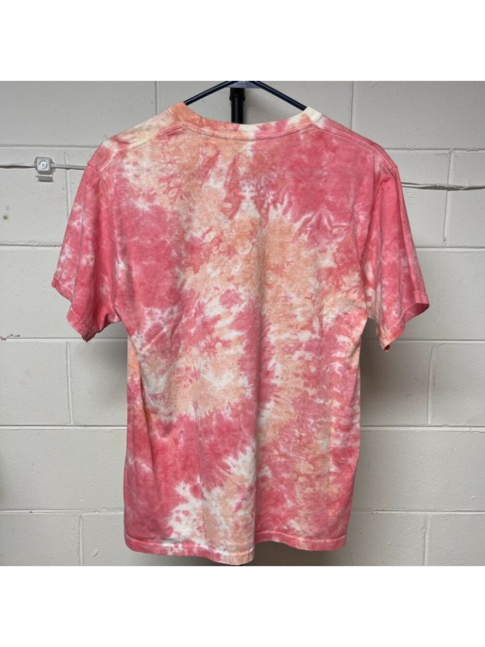 Aaliyah Official C-Life Group Women's Pink Tie Dye Graphic T-Shirt Size M - Picture 2 of 3